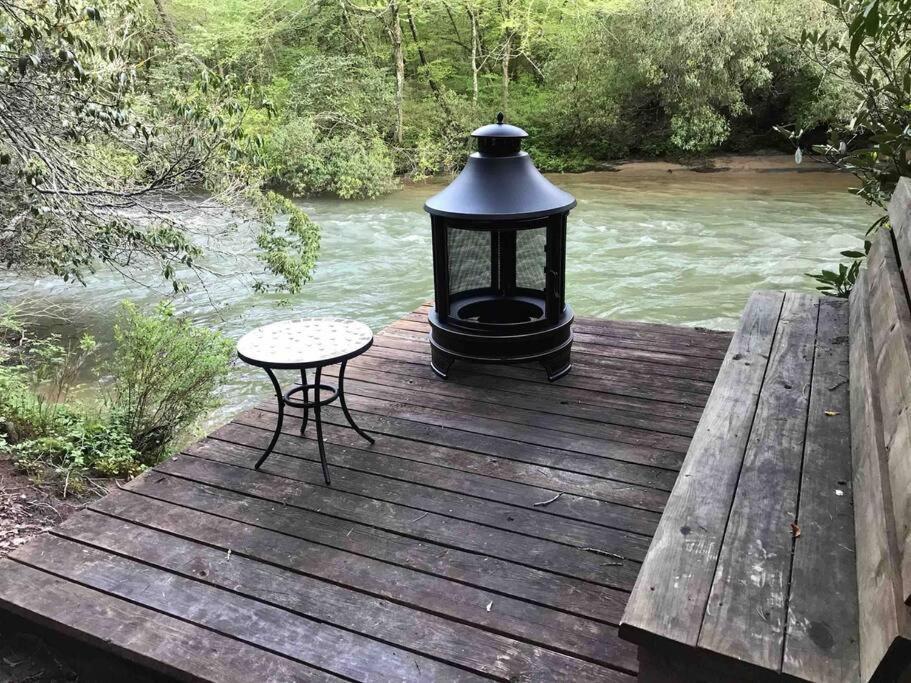 Cabin Fever On Cartecay River Ellijay Bagian luar foto
